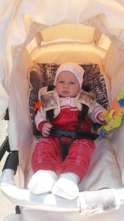 Ангелинке пять месяцев.