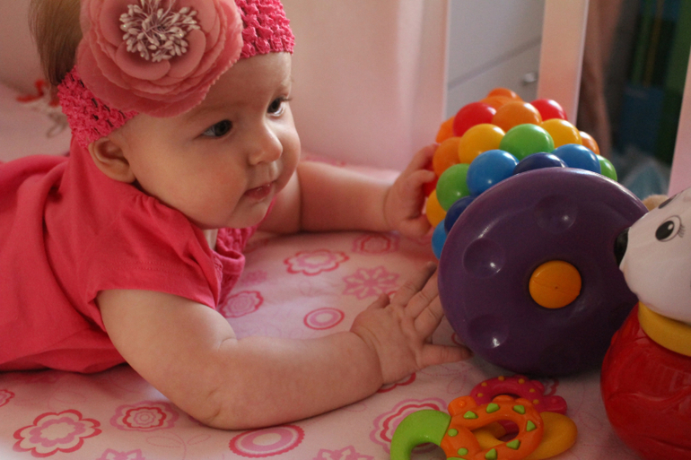 Ангелинке пять месяцев.