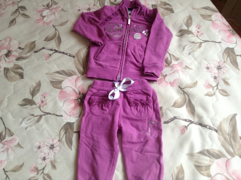 Продам очень нарядные костюмчики д/ дев. 1-2 года, идеальное состояние,Catimini, Primigi, Chi 6?