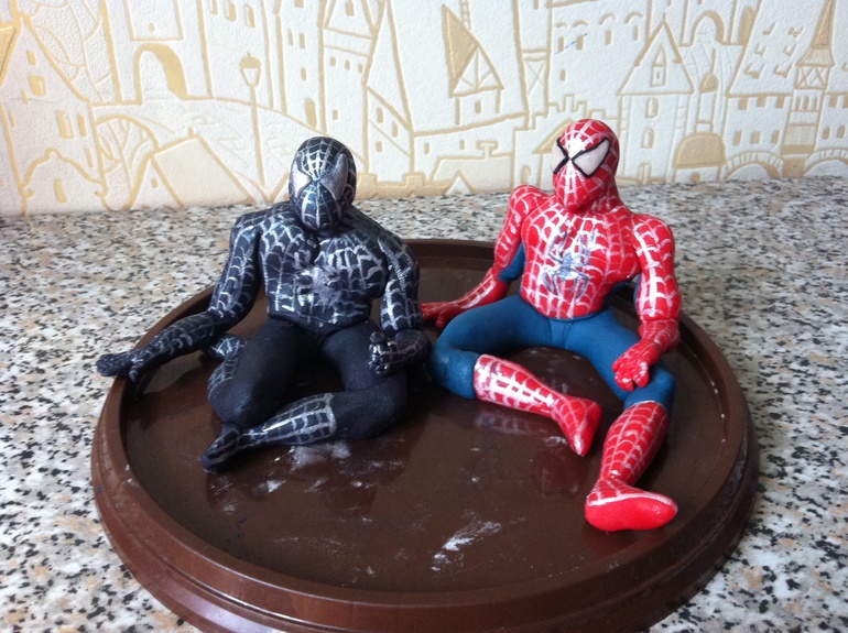 Пристрою фигурки человека паука