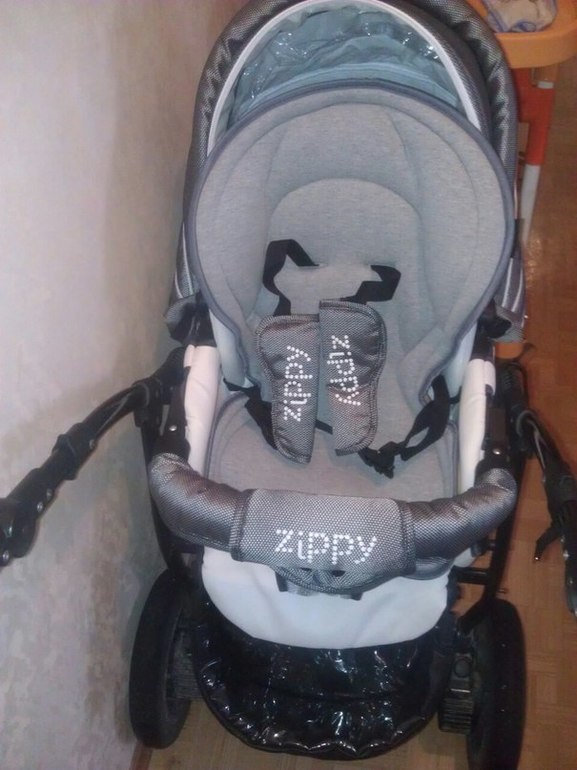 Коляска zippy. очень удобная! отправлю тк!