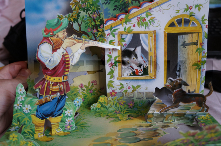 книги с панорамками и двигающимися элементами.