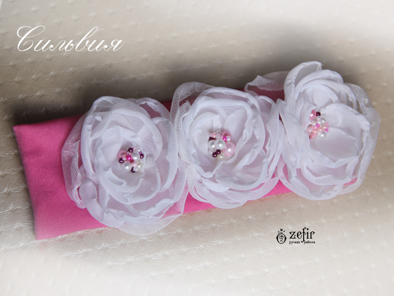 В  наличии. Новые от 23,04. Броши, ободки, повязки с  цветами  из ткани  ручной работы!