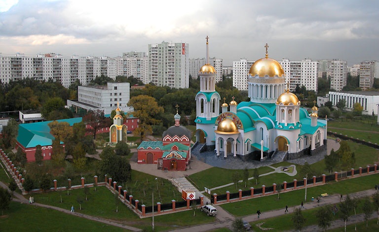 Сайт бибирево. Храм у метро Бибирево. Церковь в Бибирево на Костромской. Храм собора московских святых в Бибирево. Церковь в этнографической деревне Бибирево.