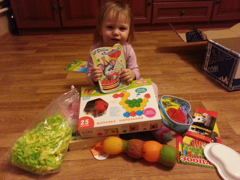 Получили посылку с подарками! Спасибо Мирии и Кирочке!!!