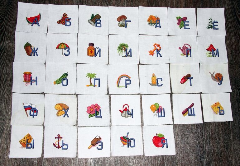 Мы шили- шили и дошили! А теперь показываем: вышитые алфавиты!