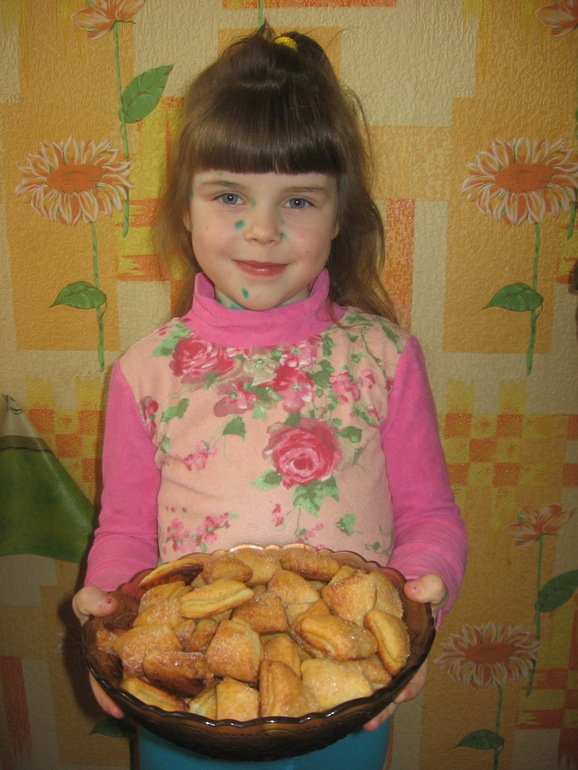 А мы сегодня печеньки пекли.