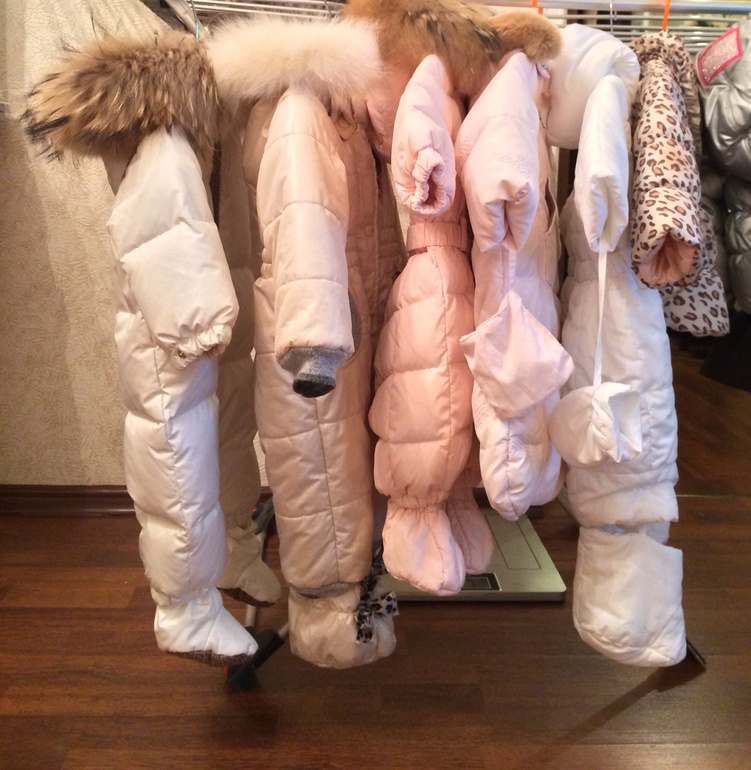 Комбез Fendi. 3-9 мес. Зима. Продам после зимы. 13 тыс.