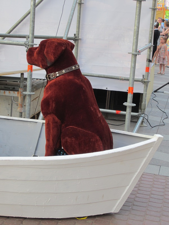 Книжный салон. День первый: улица Хармса.