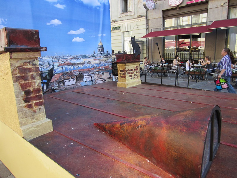 Книжный салон. День первый: улица Хармса.