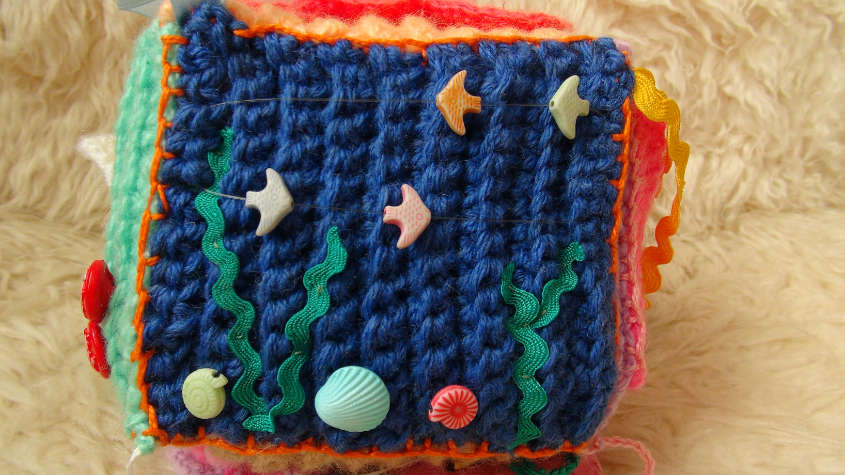 Вязанные развивающие кубики