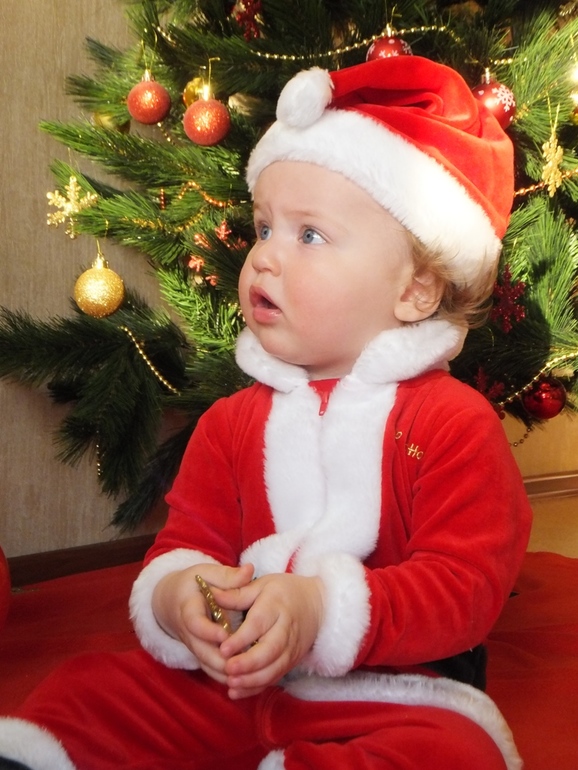 Костюмы Санта Клауса. На 9-12 и на 18-24 мес. Mothercare. Б\у, в идеале.