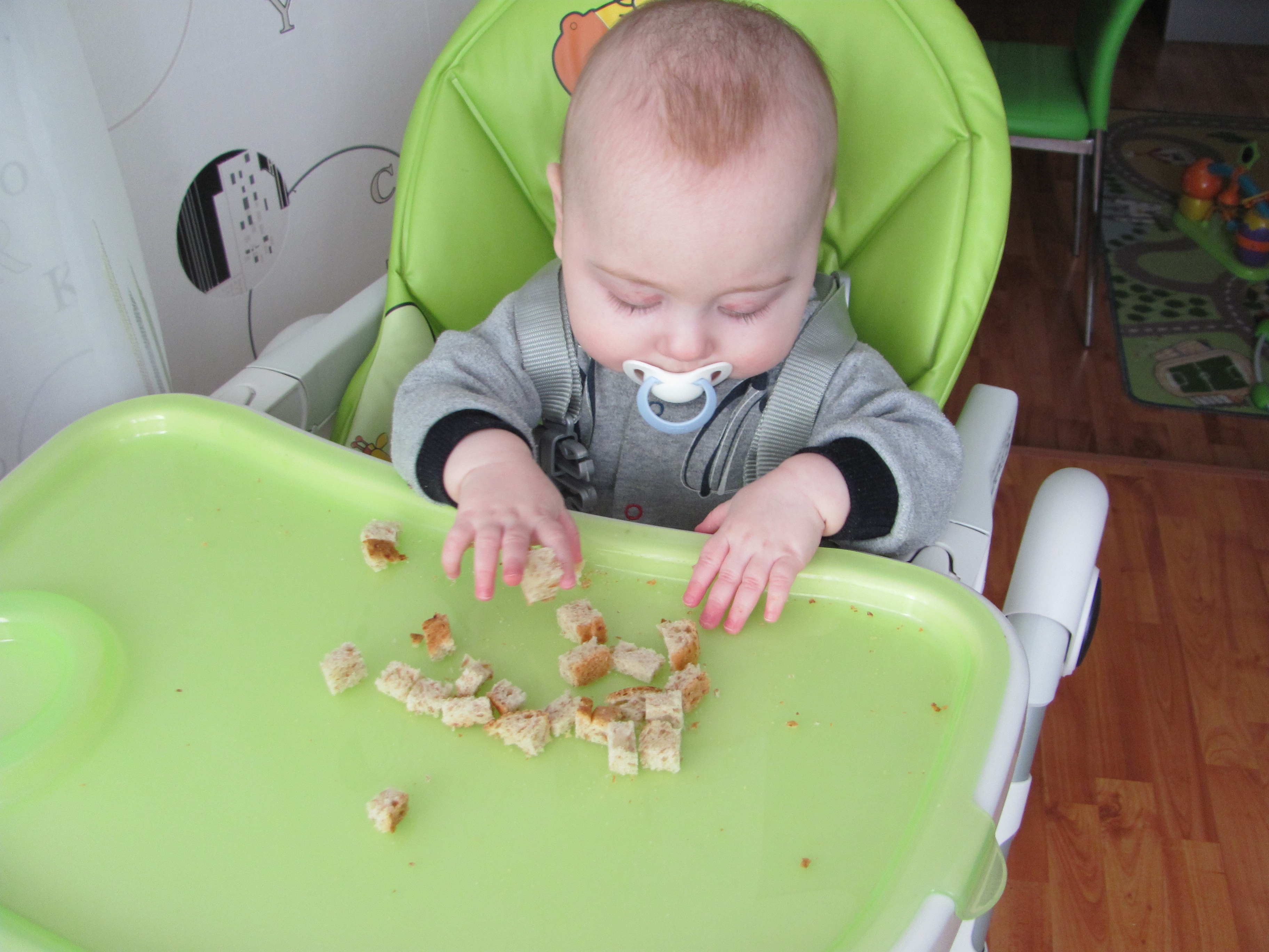 С хлебом не играют, но все же