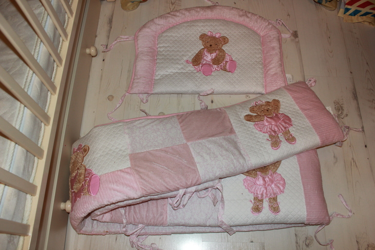 Бортики в кроватку для девочки